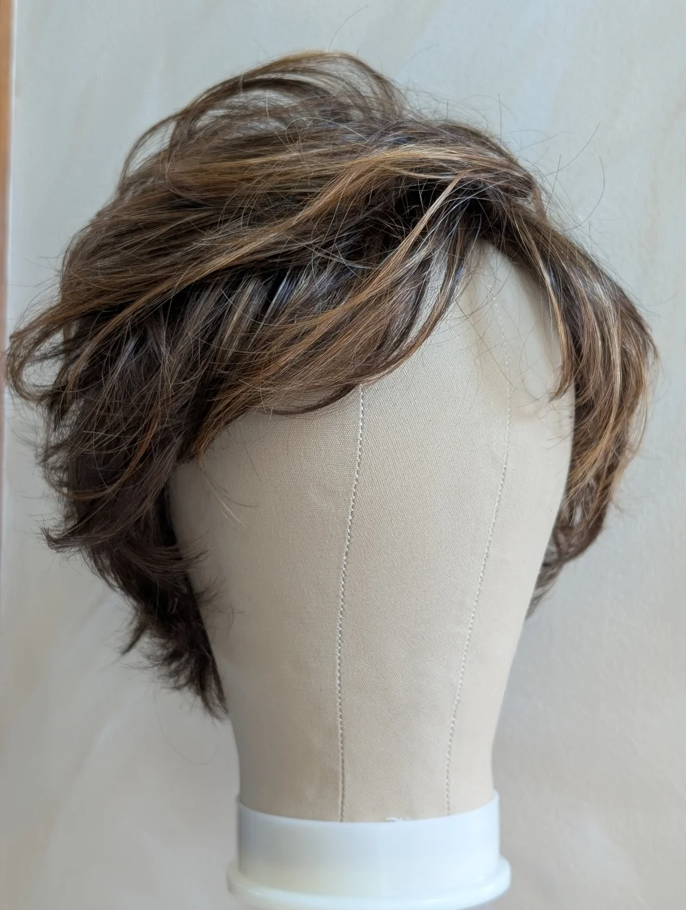 Raquel Welch Winner Wig R9S+ Shaggy Pixie Natural Brown Highlights EUC Box Tag - Picture 4 of 16